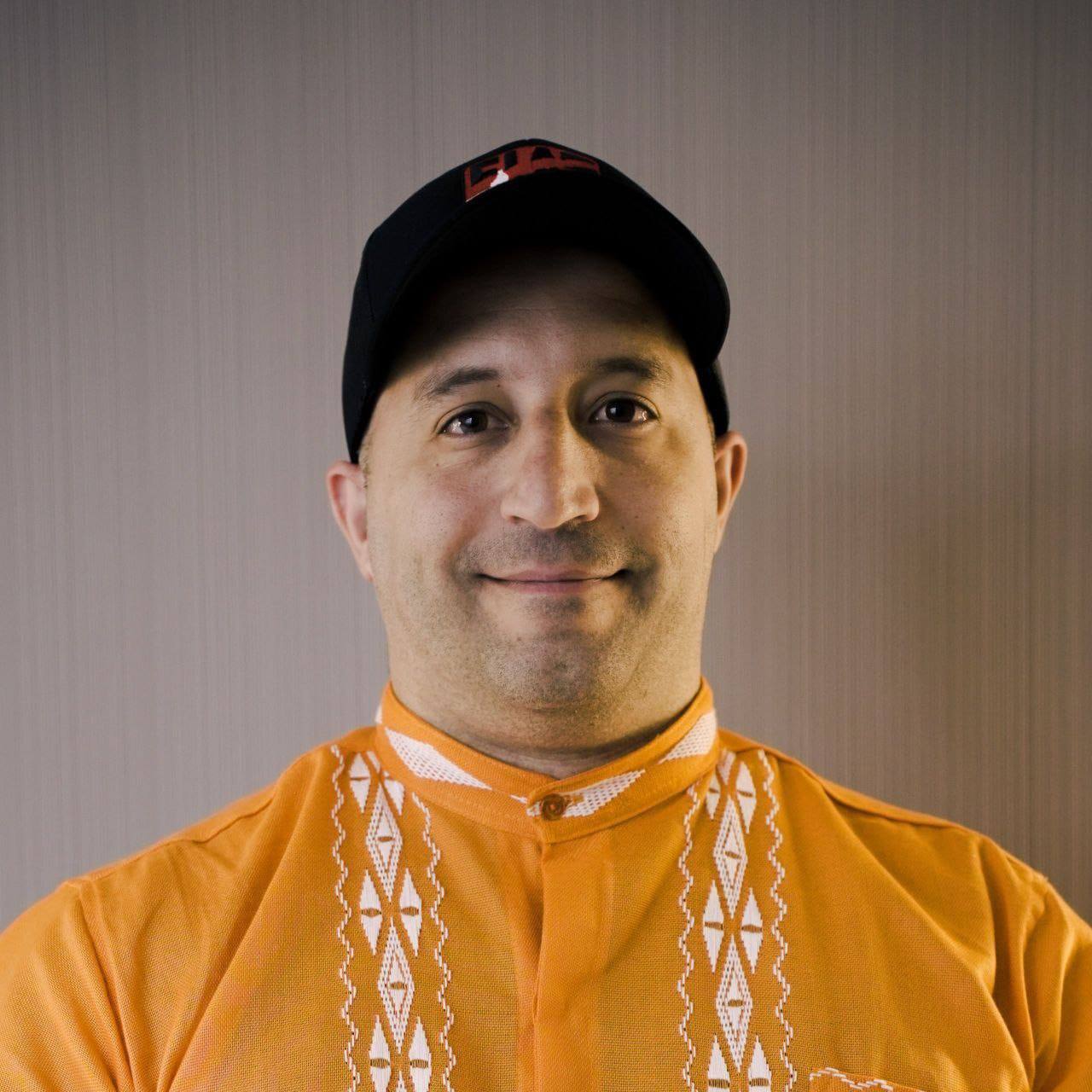 Retrato de Ernesto Elías Aharonian, fundador de Escuelita Bitcoin